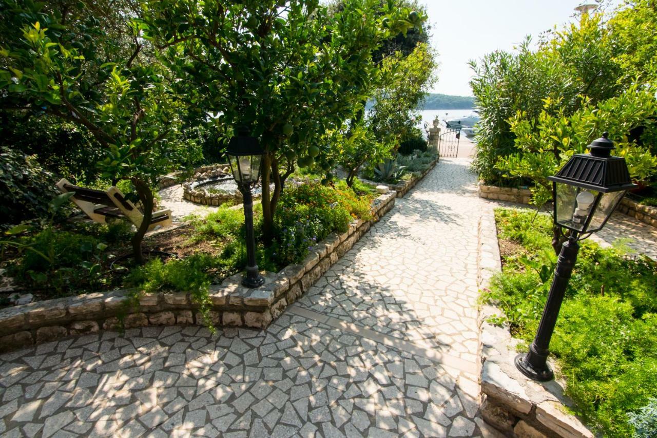 Apartments Picolo Paradiso Miljenko Debelic Barbat na Rabu ภายนอก รูปภาพ