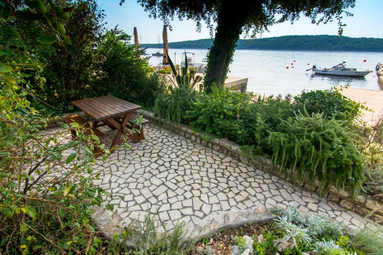 Apartments Picolo Paradiso Miljenko Debelic Barbat na Rabu ภายนอก รูปภาพ