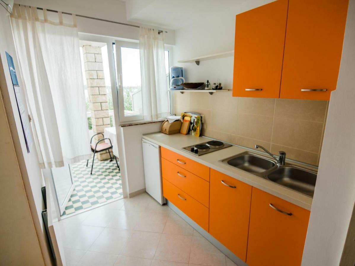 Apartments Picolo Paradiso Miljenko Debelic Barbat na Rabu ภายนอก รูปภาพ