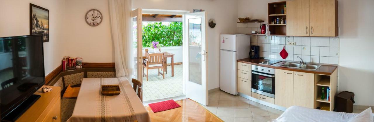 Apartments Picolo Paradiso Miljenko Debelic Barbat na Rabu ภายนอก รูปภาพ